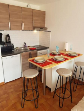 Studio meublé climatisé centre port cap d'Agde